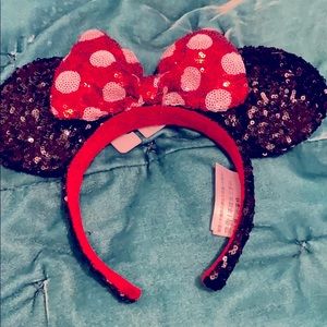 Sequined Minnie Mouse ears